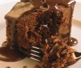 Schokoladenkuchen mit Schokosauce