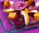 Raviolisalat mit Roter Bete, Kürbis und Birne