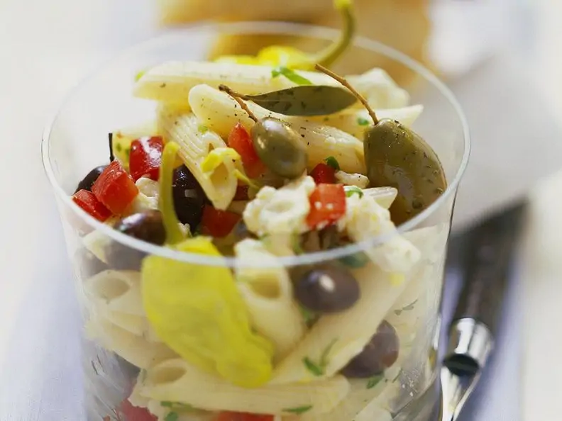 Mediterraner Nudelsalat