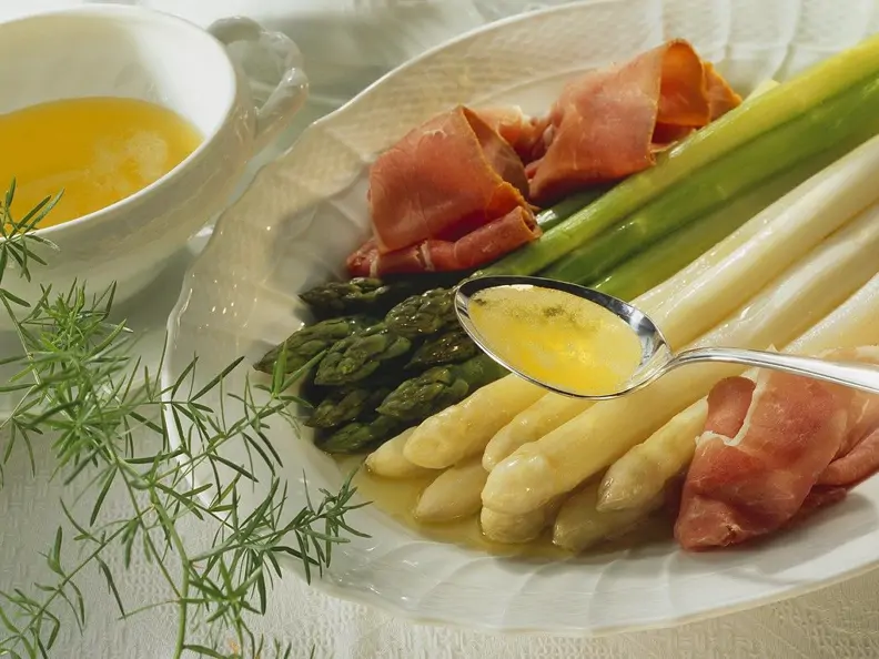Spargel mit Schinken