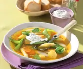 Sommer-Minestrone mit Knoblauch-Basilikum-Creme