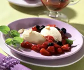 Marzipan-Schoko-Mousse mit Roter Grütze