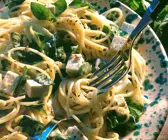 Kräuter-Spaghetti mit Schafskäse