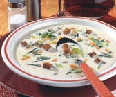 Käsesuppe mit Croûtons