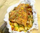 Lachs mit Zitronenzesten & Kräutern auf Gemüse (aus der Dose)