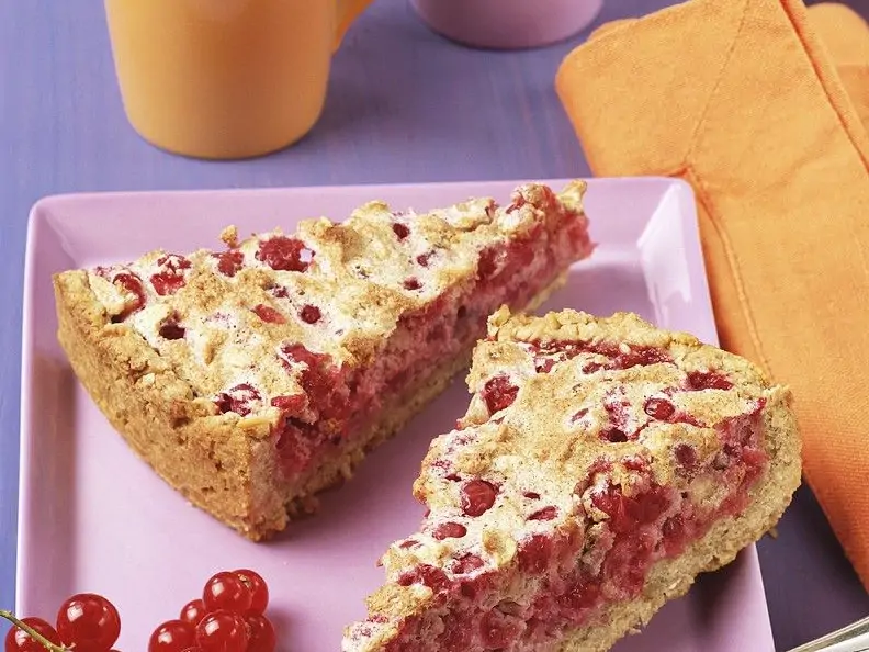 Johannisbeer-Haselnusskuchen