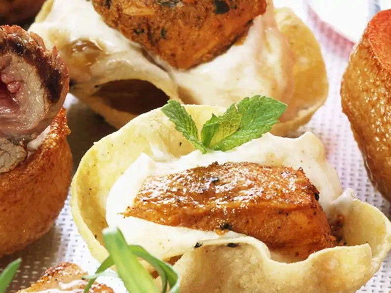 Tacochip-Schälchen mit pikantem Hähnchenfleisch