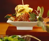 Kalbsschnitzel in Backteig sowie mit Schinken und Salbei