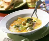 Safran-Bouillon mit Spinat-Ricotta-Ravioli