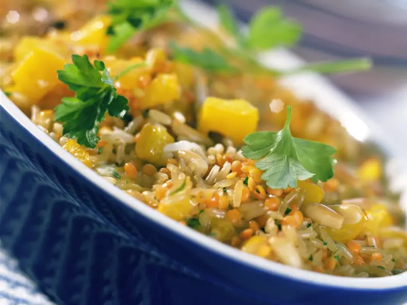 Reisauflauf mit roten Linsen