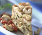 Brotpudding mit Tomatensauce