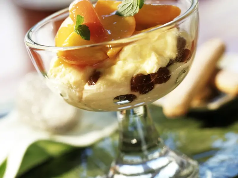 Quark-Grieß-Creme mit Pfirsichkompott