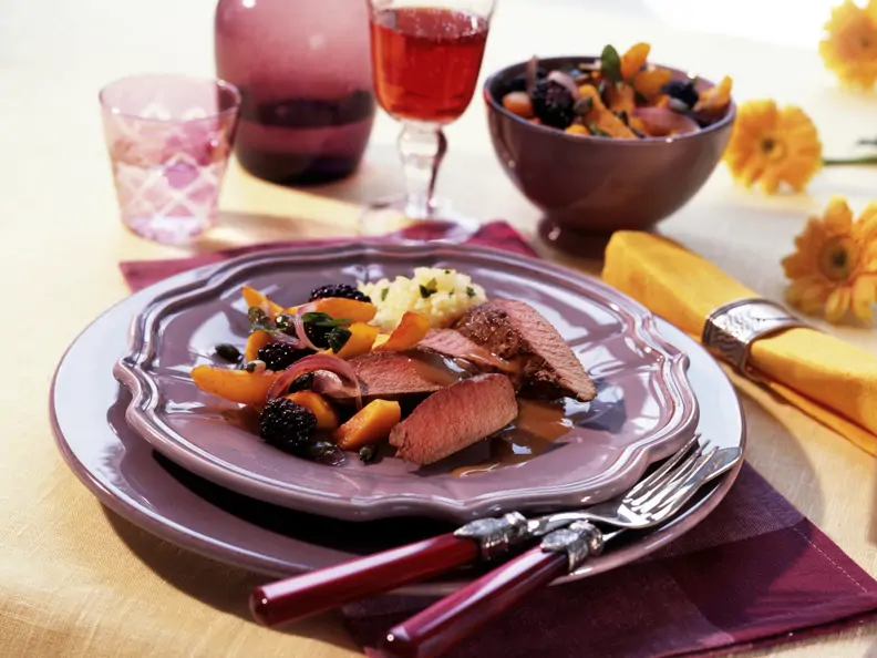 Rehfilet mit gebratenem Kürbis und Brombeeren