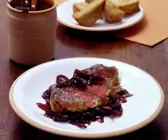Entrecôte mit Rotwein-Schalotten