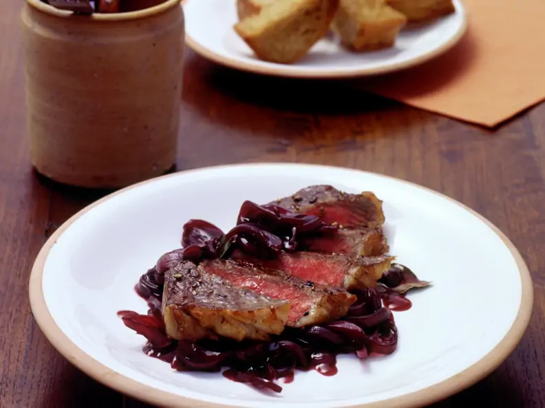 Entrecôte mit Rotwein-Schalotten