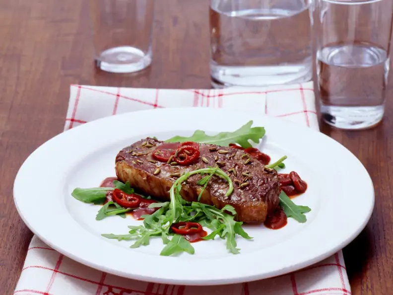 Rumpsteak mit Rauke und Balsamicosauce