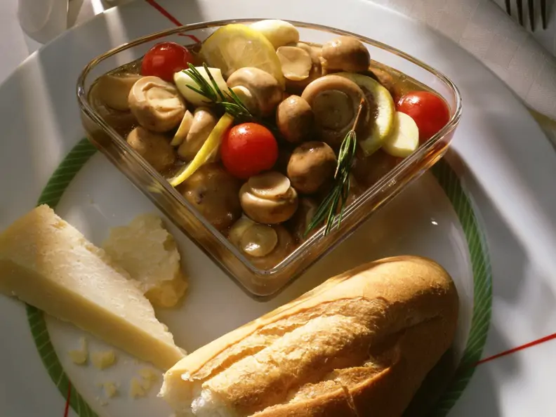 Marinierte Champignons mit Kirschtomaten