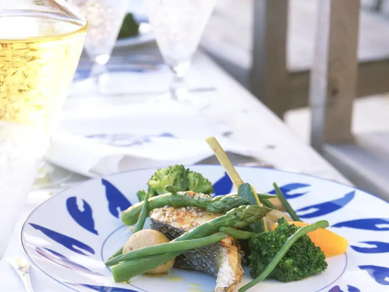 Gegrillter Lachs mit feinem Gemüse