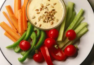 Rohkostplatte mit Aioli