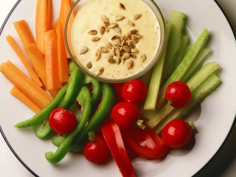 Rohkostplatte mit Aioli