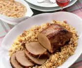 Rinderbraten mit Zwiebelsauce und Gemüsereis
