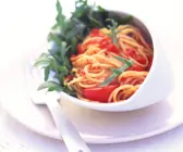 Pasta mit Rucola und Tomaten