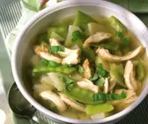 Hühnersuppe mit Zuckerschoten