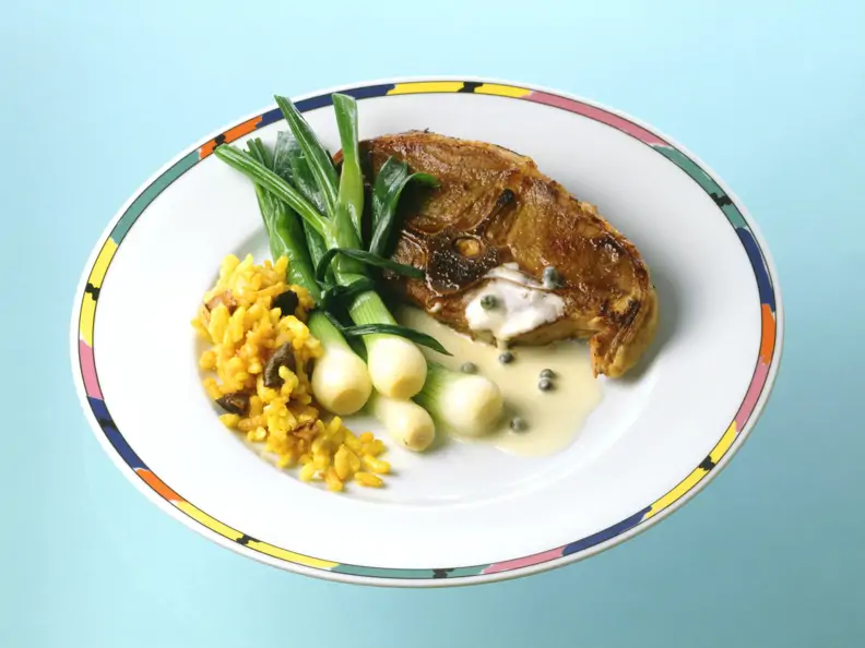 Lammkoteletts mit Frühlingszwiebeln und Curryreis