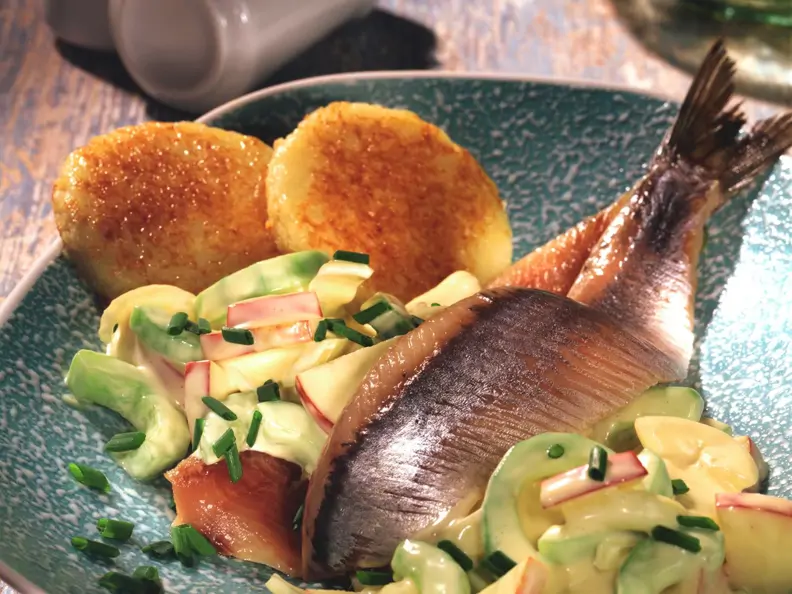 Matjesfilets mit Gurken-Salat