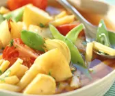 Klare Kartoffelsuppe mit Wachsbohnen