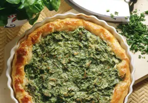 Kräuterkuchen mit Brunnenkresse und Petersilie