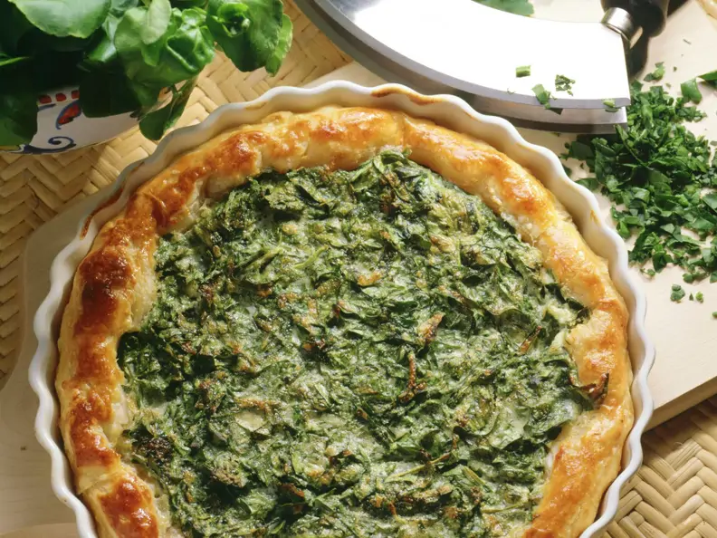 Kräuterkuchen mit Brunnenkresse und Petersilie