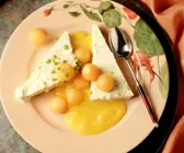 Pistazienparfait mit Aprikosen