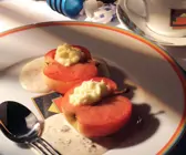 Gedünstete Rotwein-Äpfel mit Brie