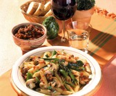 Penne mit Gemüse und Pesto rosso