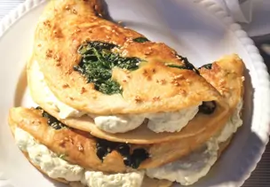 Spinat-Sesam-Pfannkuchen mit Käsecreme