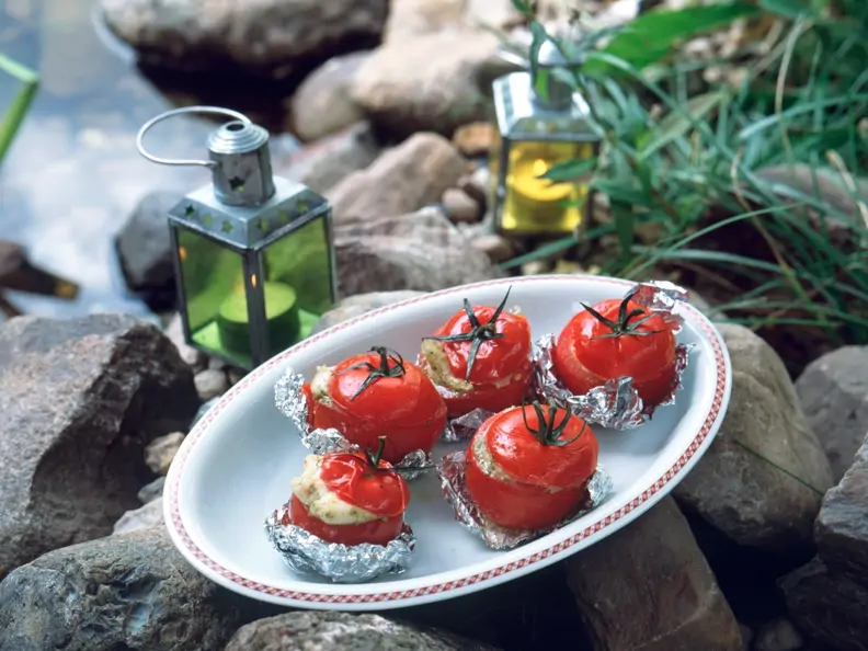 Gegrillte Mozzarella-Pesto-Tomaten