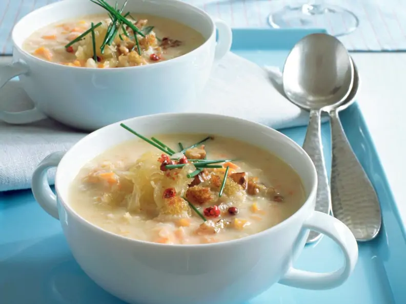 Sauerkrautsuppe mit Croûtons