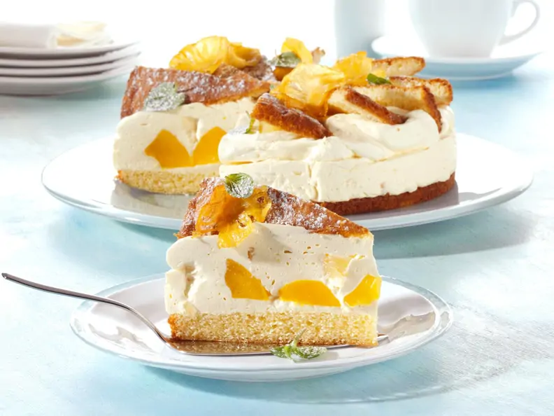 Quarksahnetorte mit Früchten