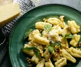 Gnocchi mit Walnuss-Butter und Basilikum