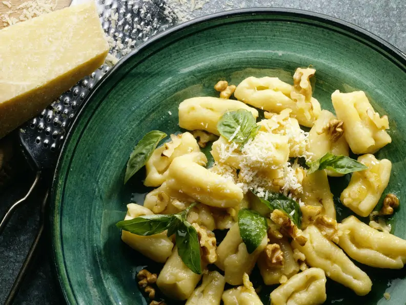 Gnocchi mit Walnuss-Butter und Basilikum