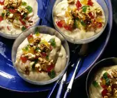 Karamell-Mascarpone-Creme mit kandierten Früchten und Walnüssen