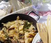 Kräuter-Kaninchen mit Pinienkernen und Oliven