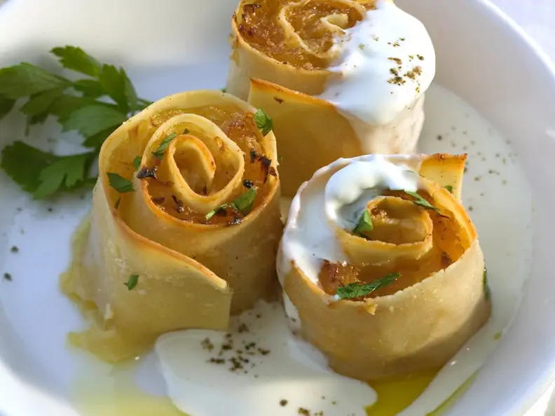 Nudelrollenauflauf mit Sauerkrautfüllung
