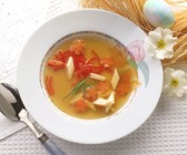 Leichte Frühlingssuppe mit Eierstich