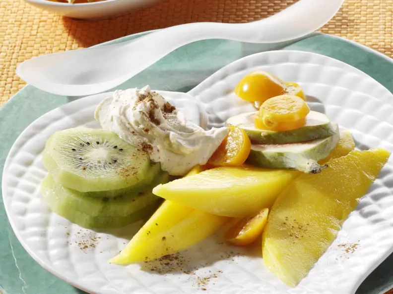 Exotische Früchte mit Frischkäsecreme