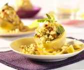 Artischockenböden mit Bulgursalat orientalisch