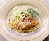 Käsecrêpes mit Gurken und Fenchel