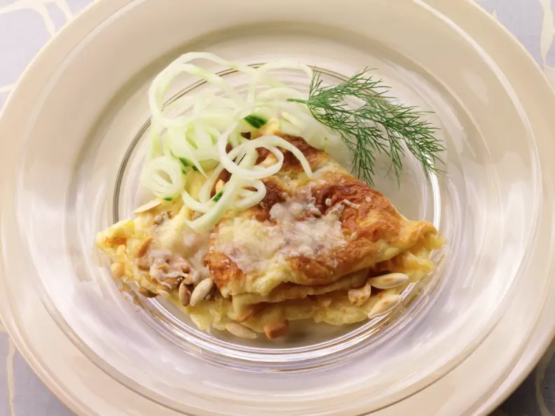 Käsecrêpes mit Gurken und Fenchel
