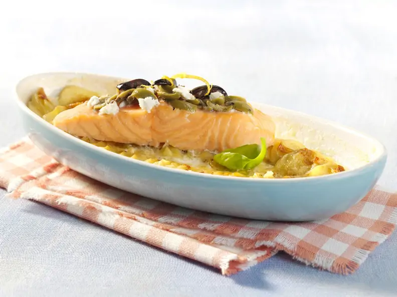 Kartoffel-Lachs-Gratin mit Olivenhaube